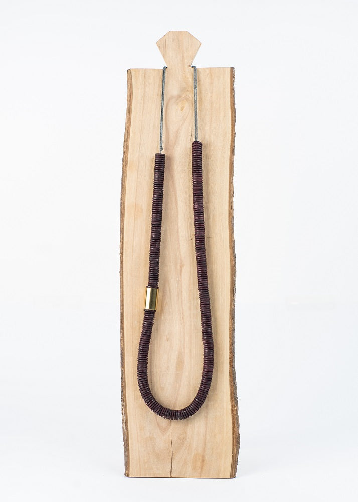 Collar Tubular de madera con pieza metálica