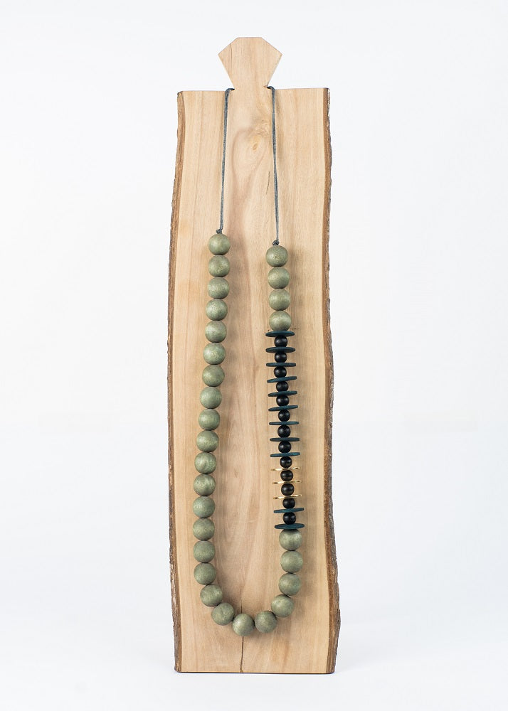 Collar esferas y discos planos de metal