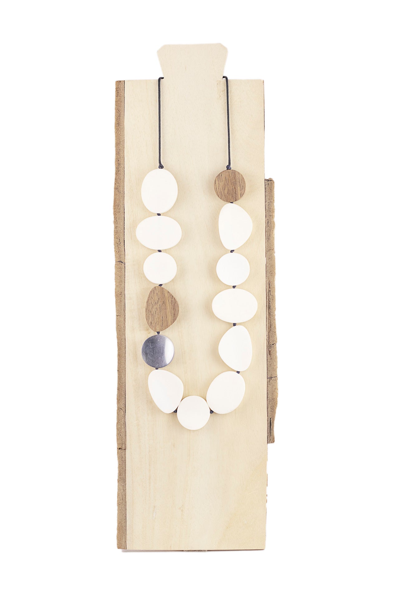 Collar con piezas redondas