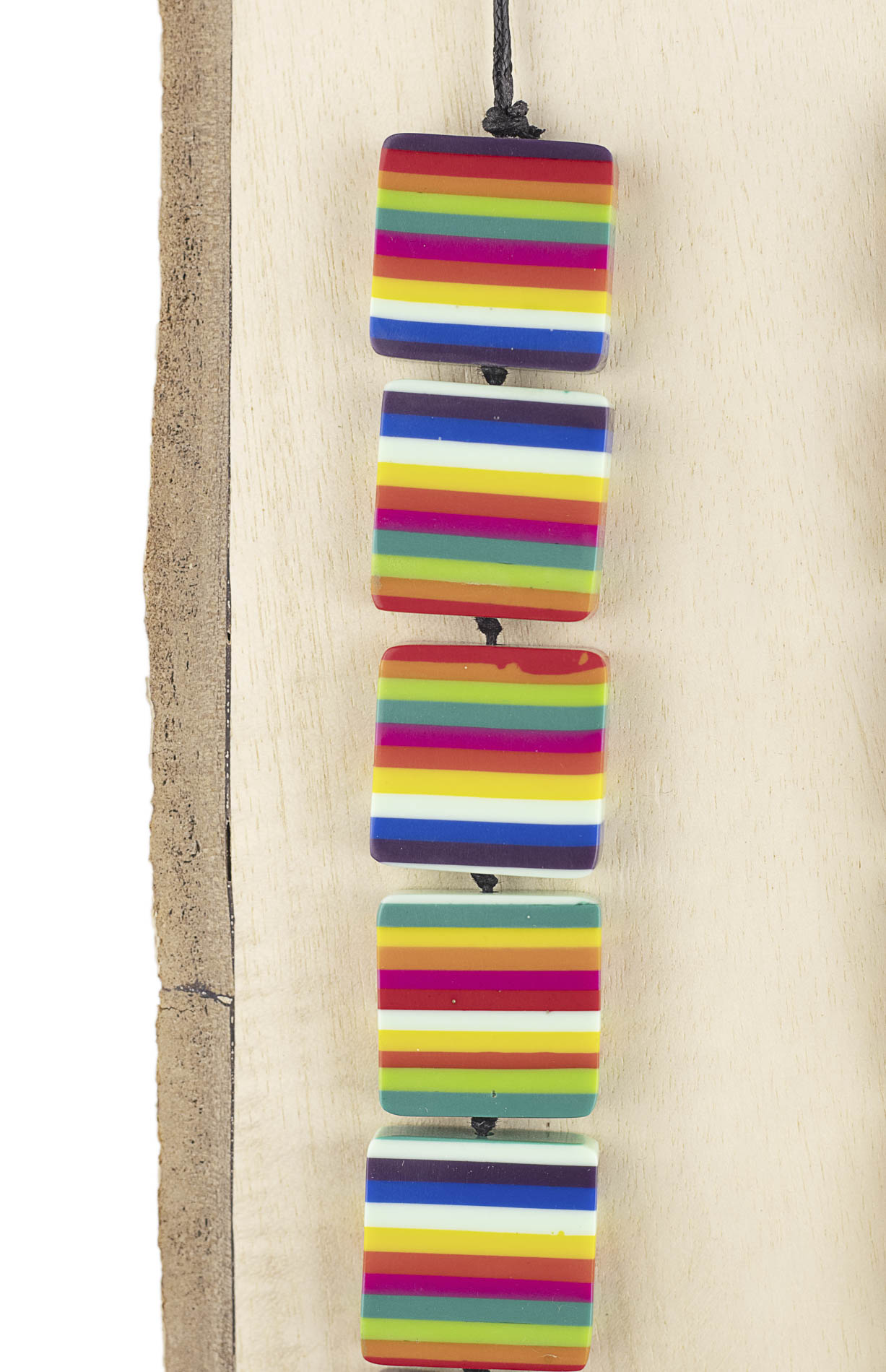 Collar con cuadrados
