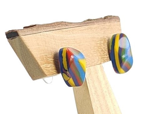 Pendientes pegados irregulares