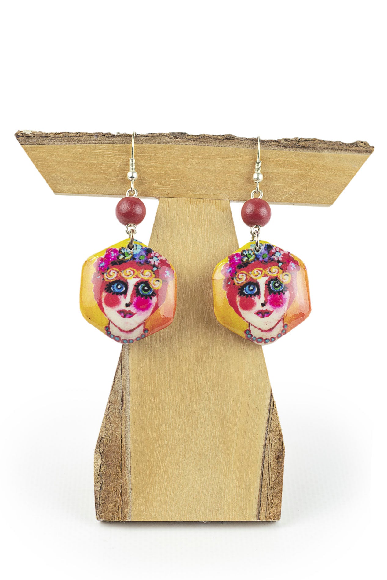 Earring with hexagonal piece