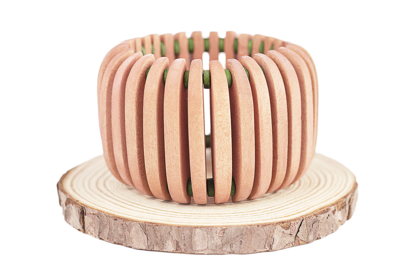 Pulsera elástica con piezas de madera