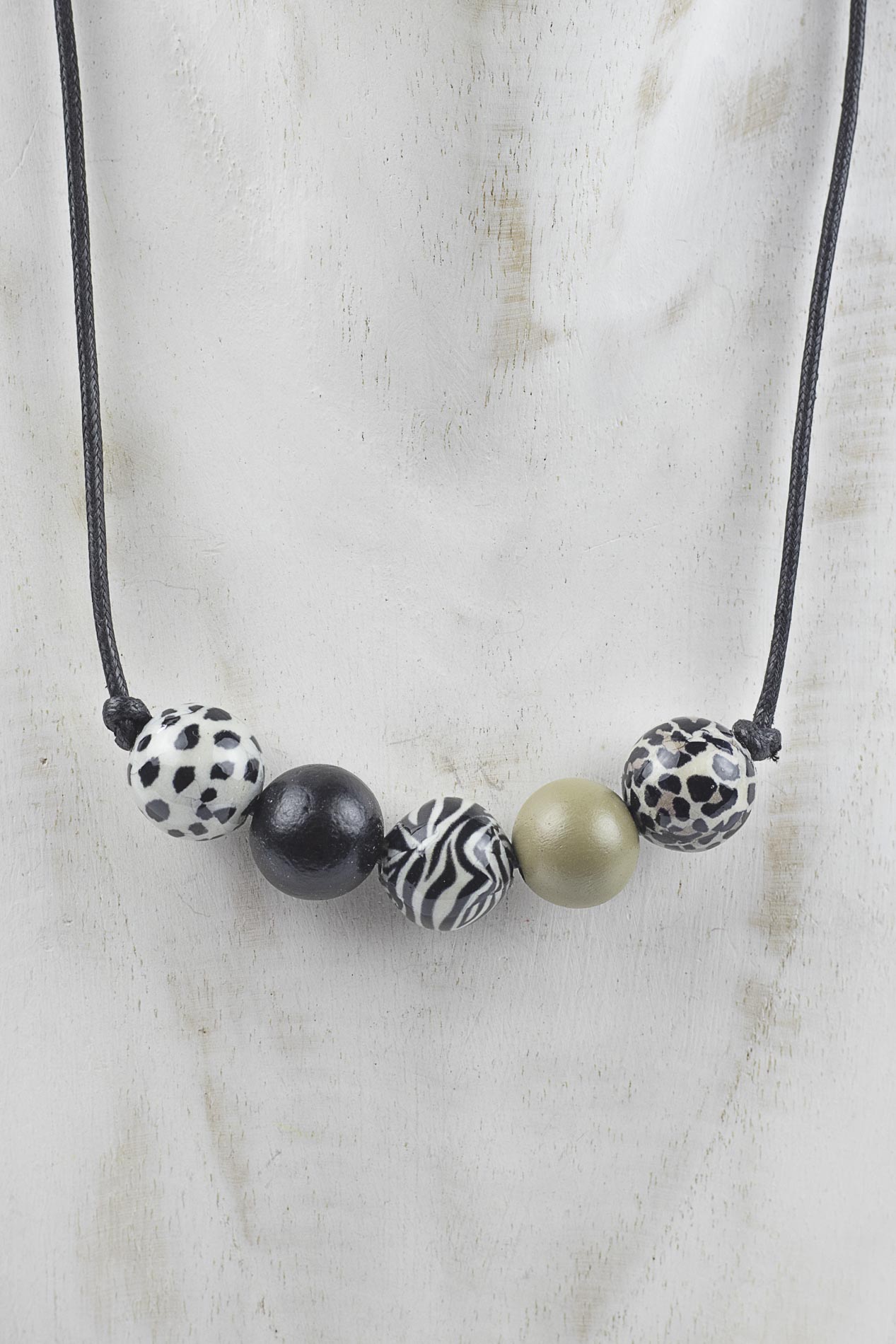 Collar de cinco bolas con print animal