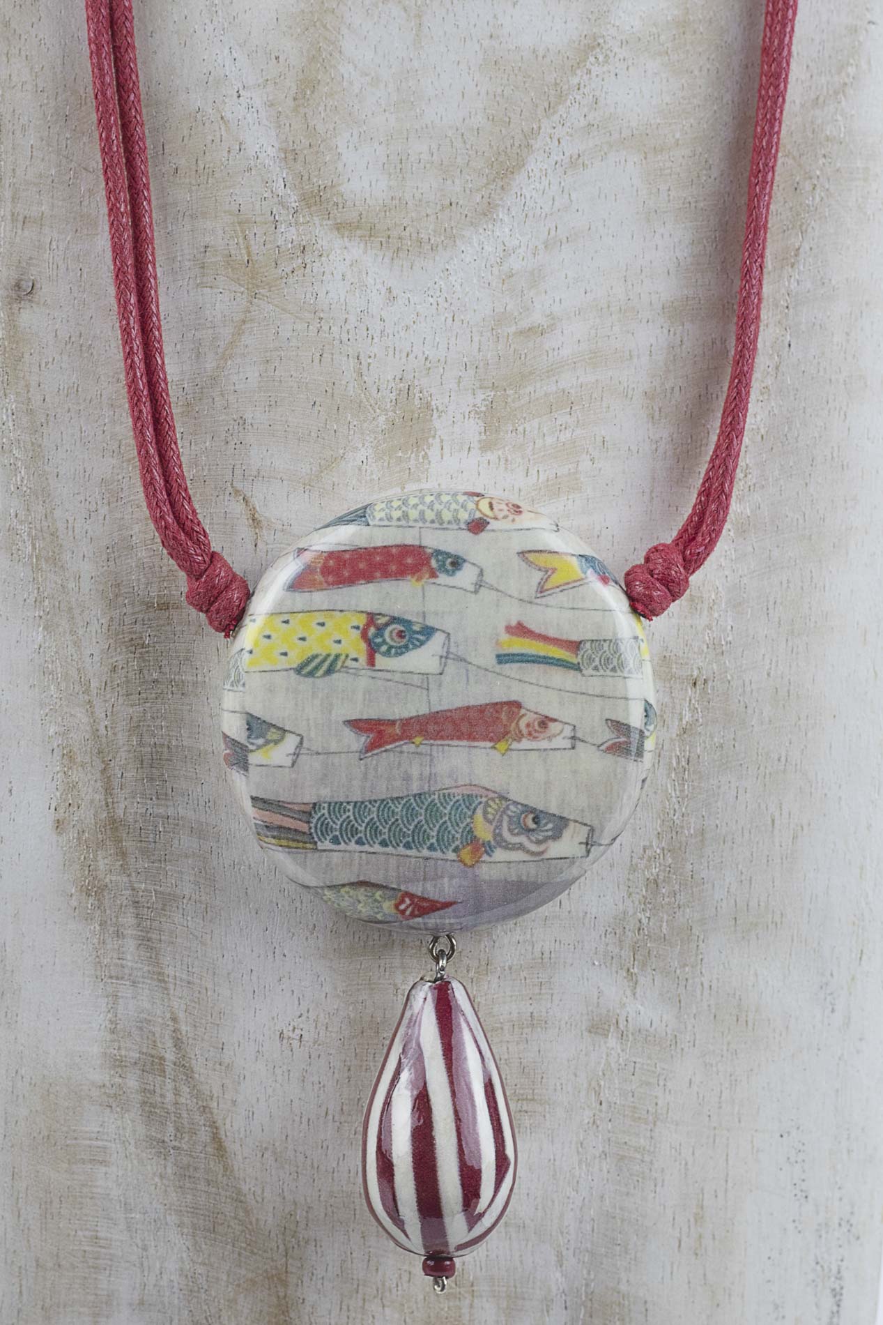 Colgante de tres piezas con print de peces