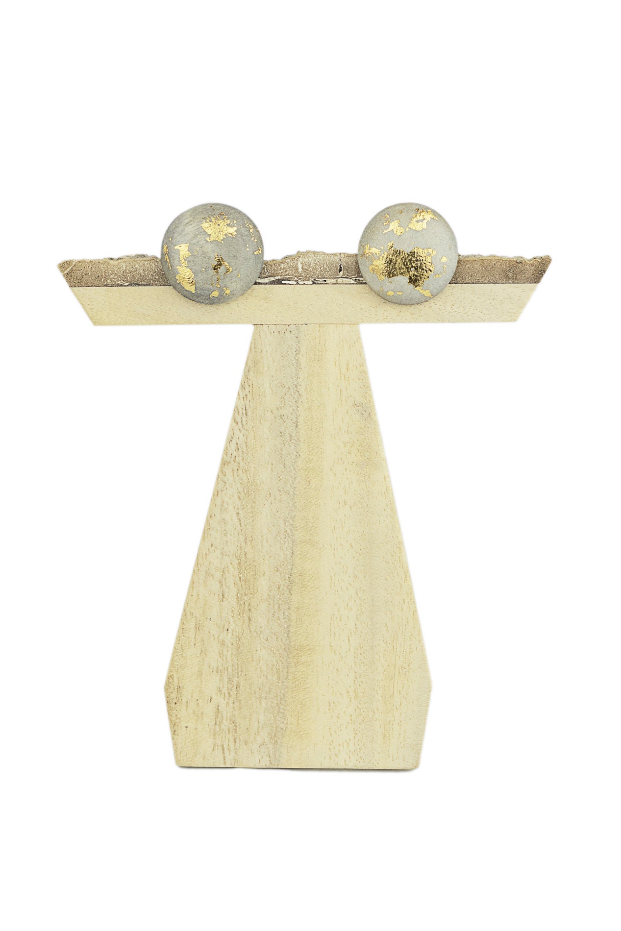 Pendiente Stud Pan de Oro