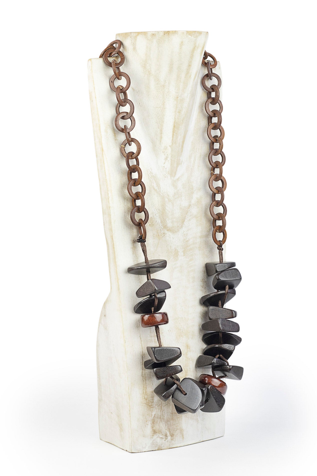 Collar con cadena de aros de madera