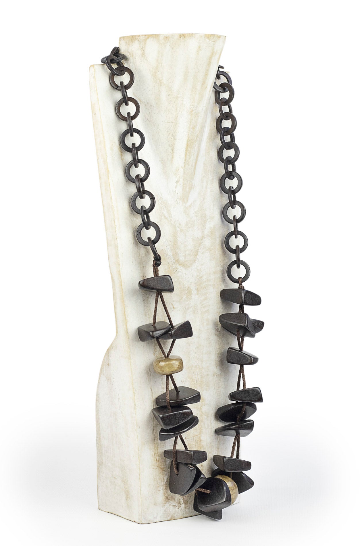 Collar con cadena de aros de madera