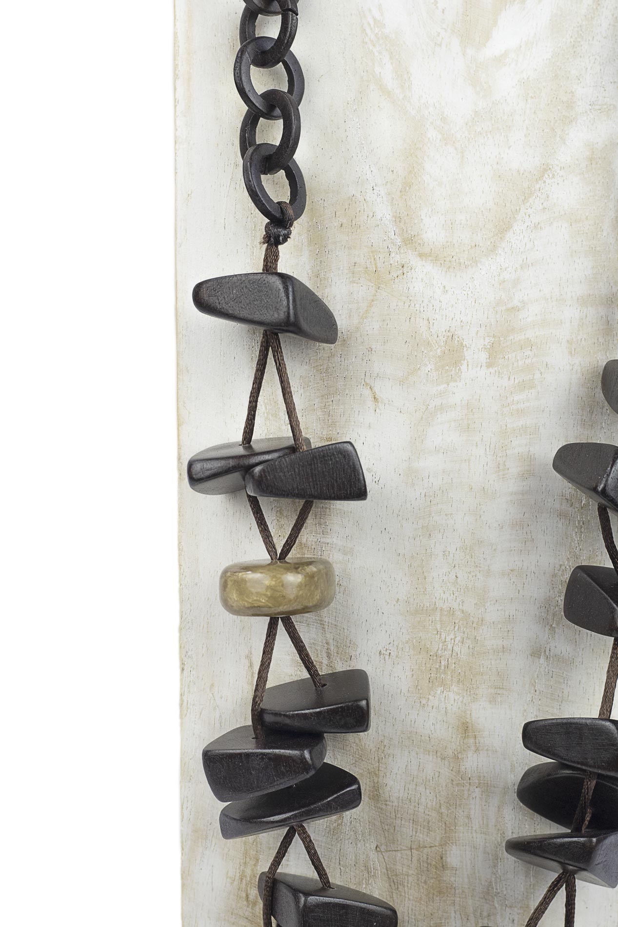Collar con cadena de aros de madera