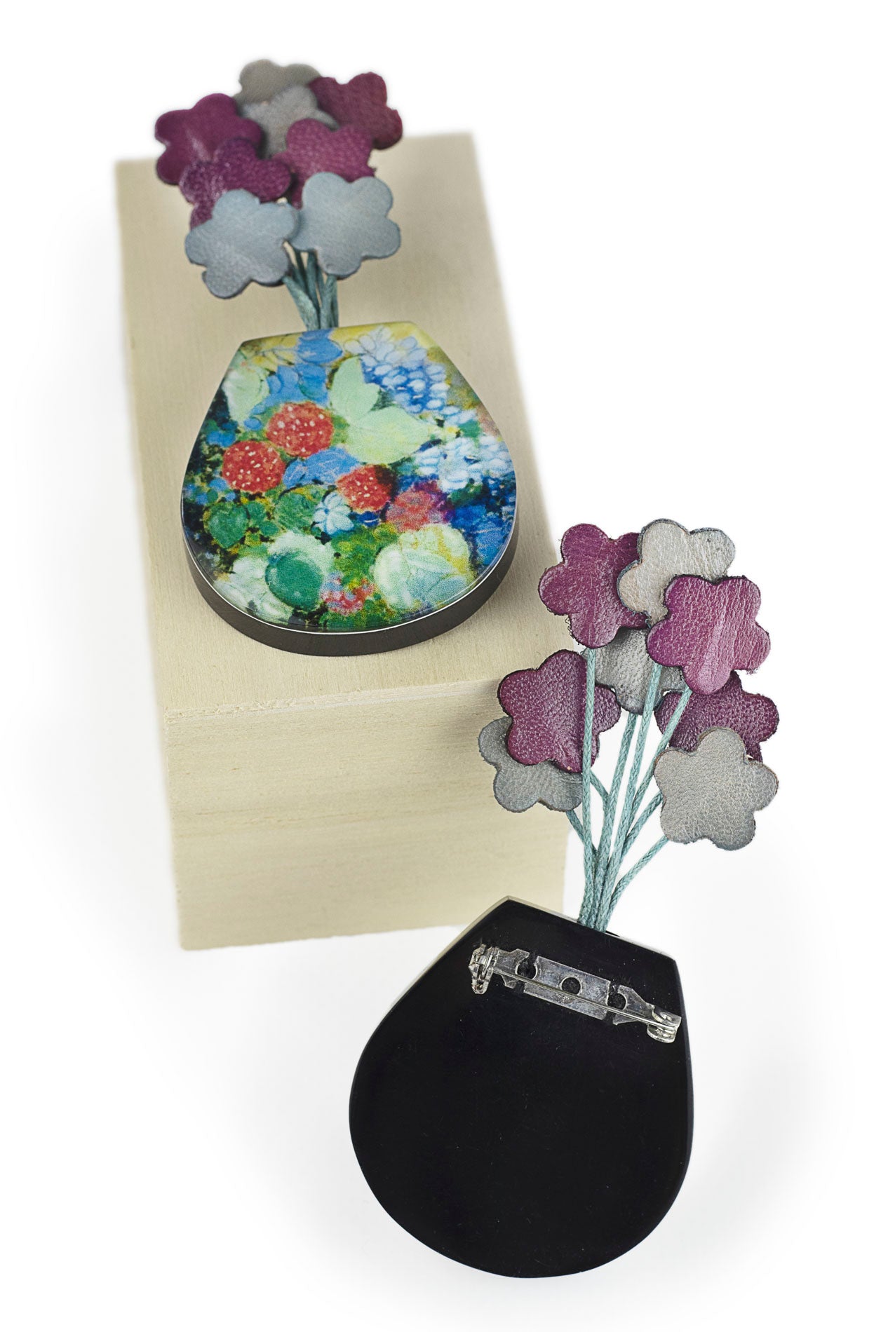 Broche maceta con flores