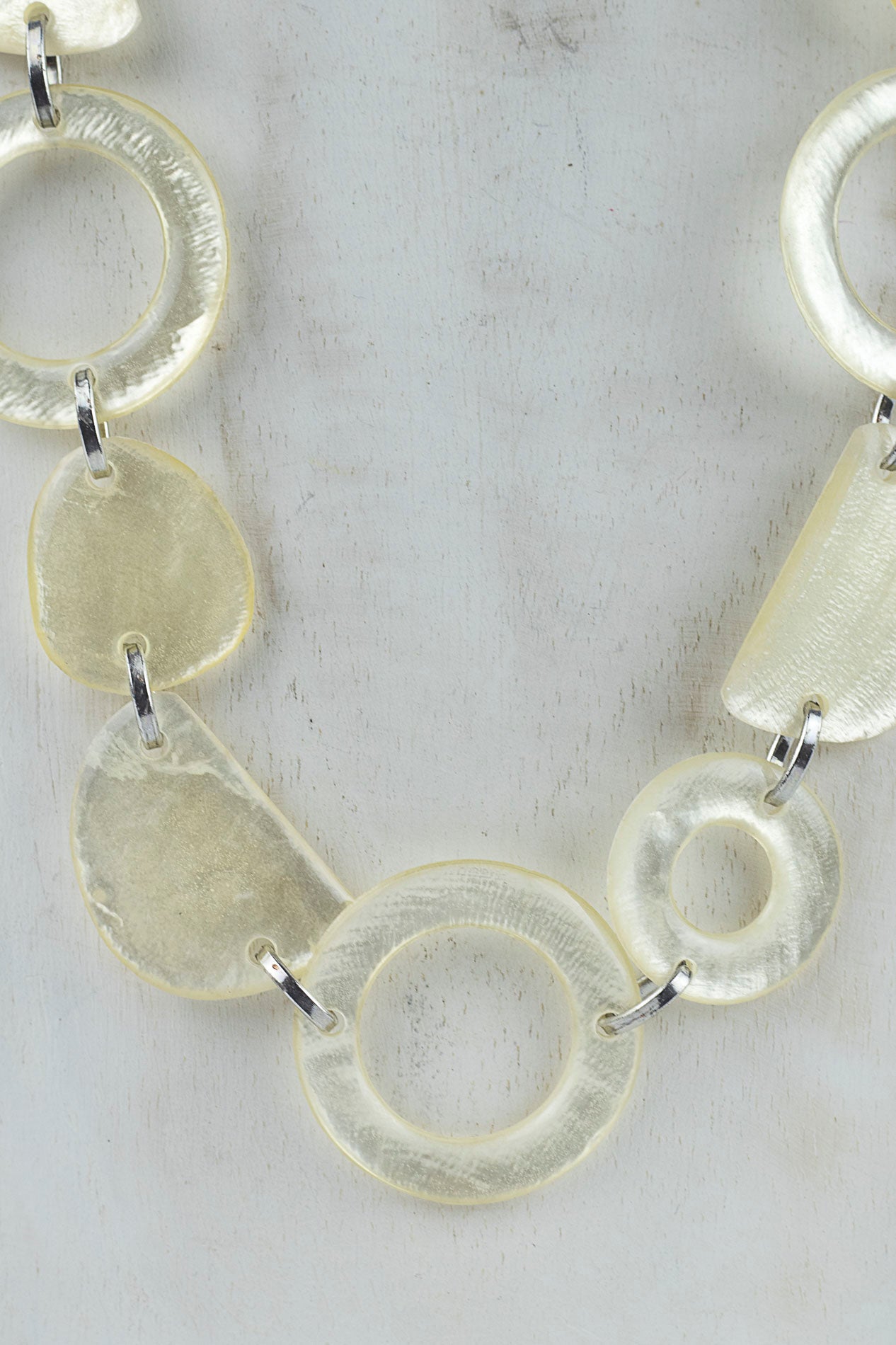 Collar de nueve piezas de resina