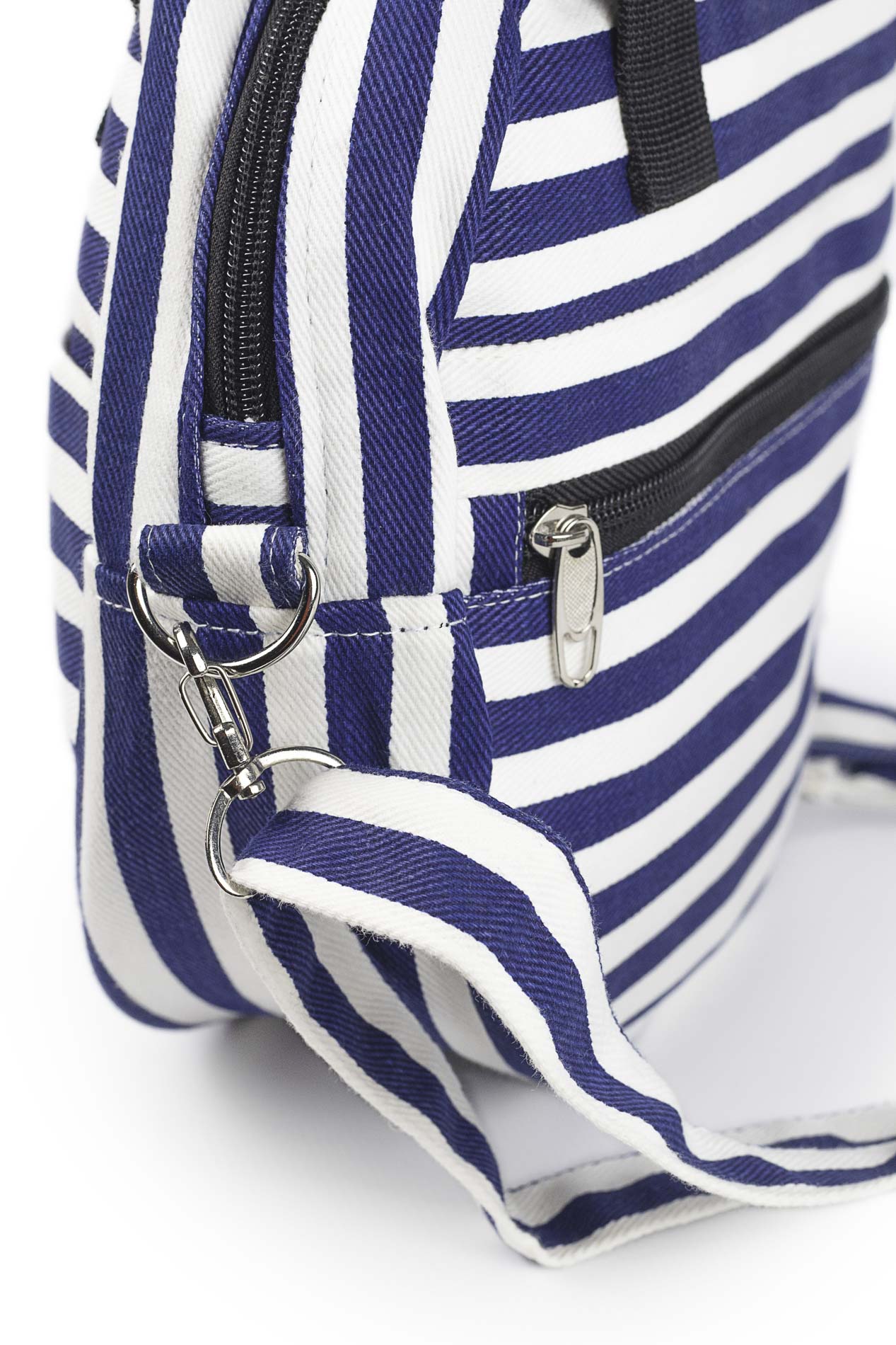 Bolso redondo con asas