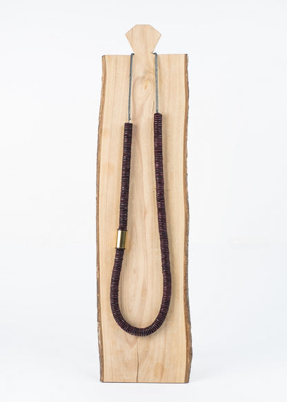 Collar Tubular de madera con pieza metálica