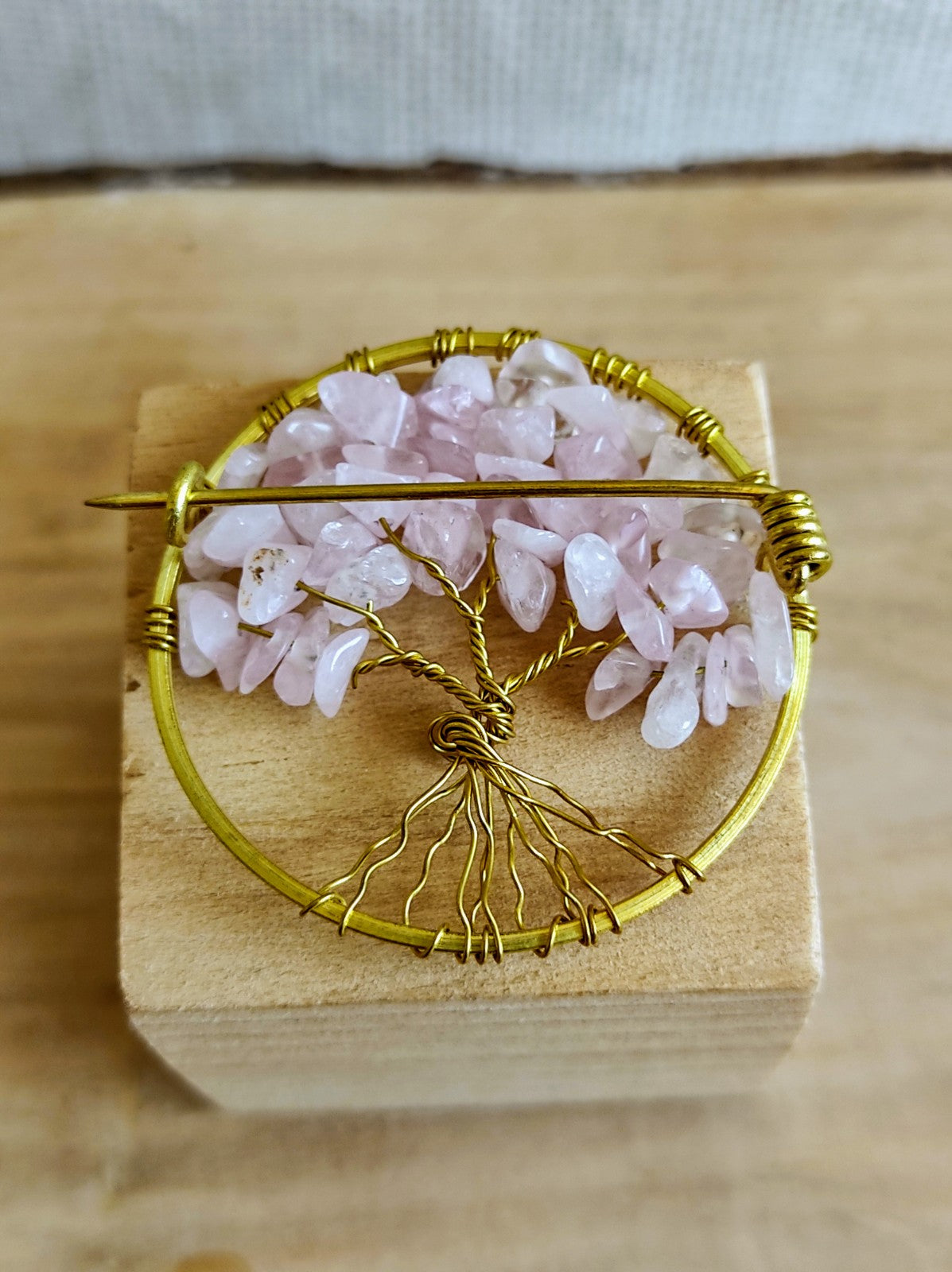 Broche grande con cuarzo rosa