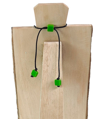 COLLAR CON PIEZAS GEOMETRICAS