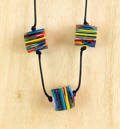 COLLAR CON CUBOS