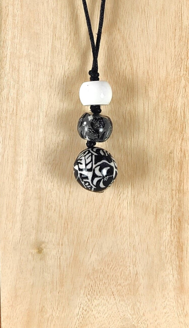 COLLAR CON TRES ESFERAS