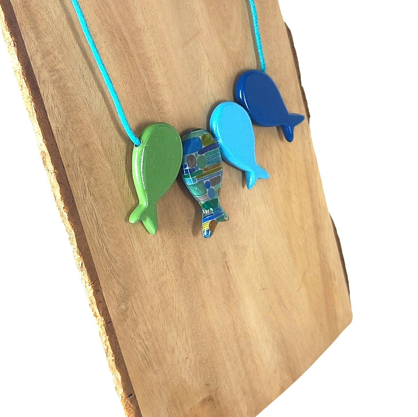 COLLAR CON CUATRO PECES