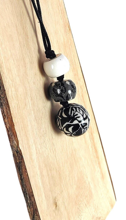 COLLAR CON TRES ESFERAS