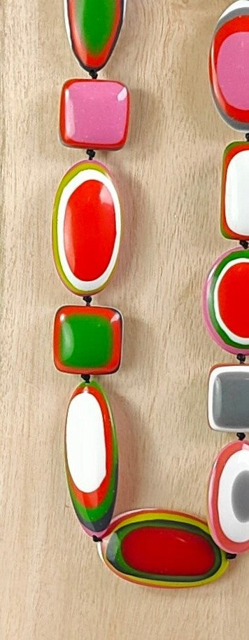 COLLAR CON PIEZAS GEOMETRICAS