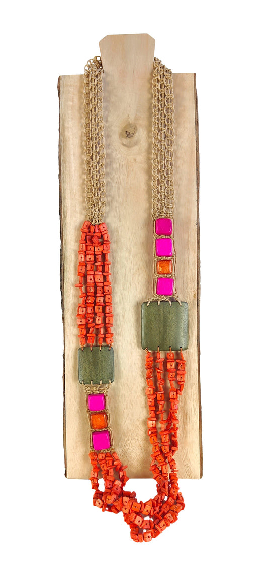 Collar multiple con cudrados