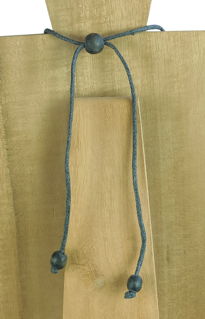 Circular pendant with leaves