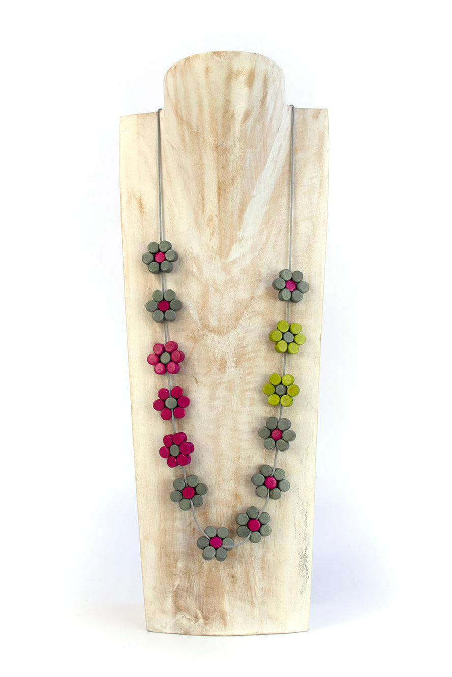 Collana lunga con fiori