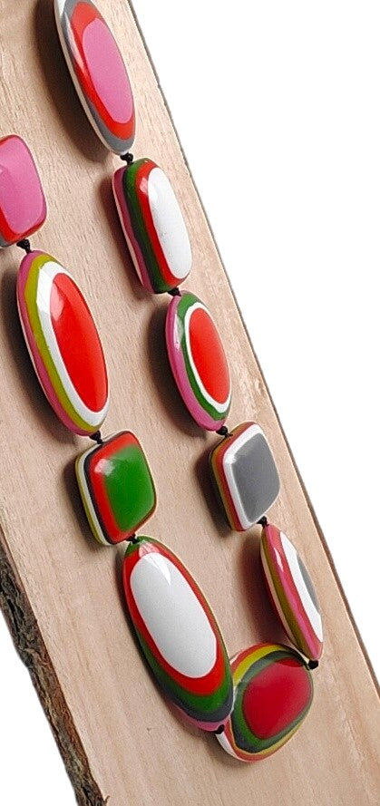 COLLAR CON PIEZAS GEOMETRICAS