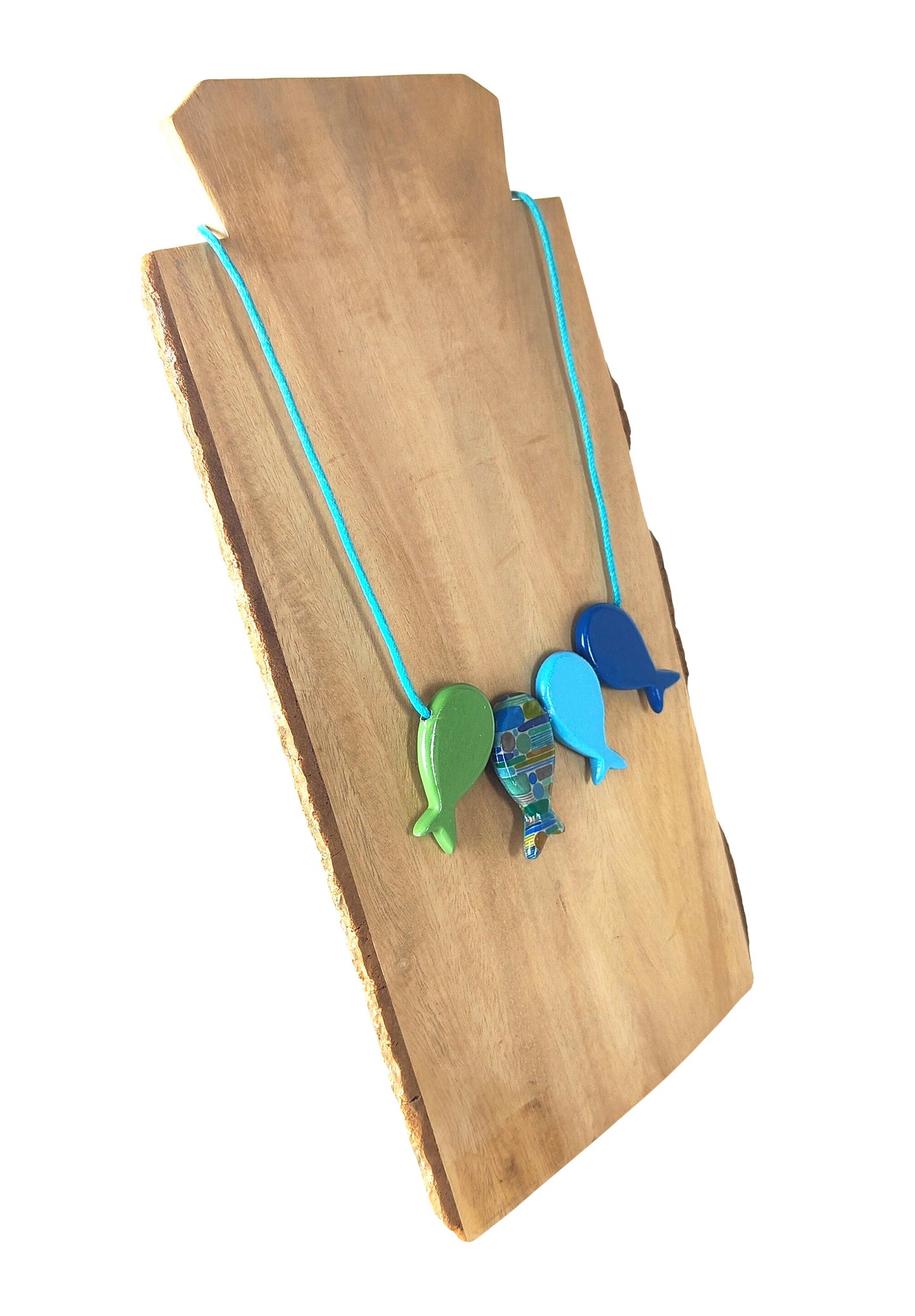 COLLAR CON CUATRO PECES