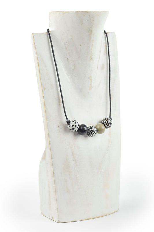 Collar de cinco bolas con print animal