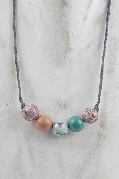 Collar de 5 bolas con print de mar y faros