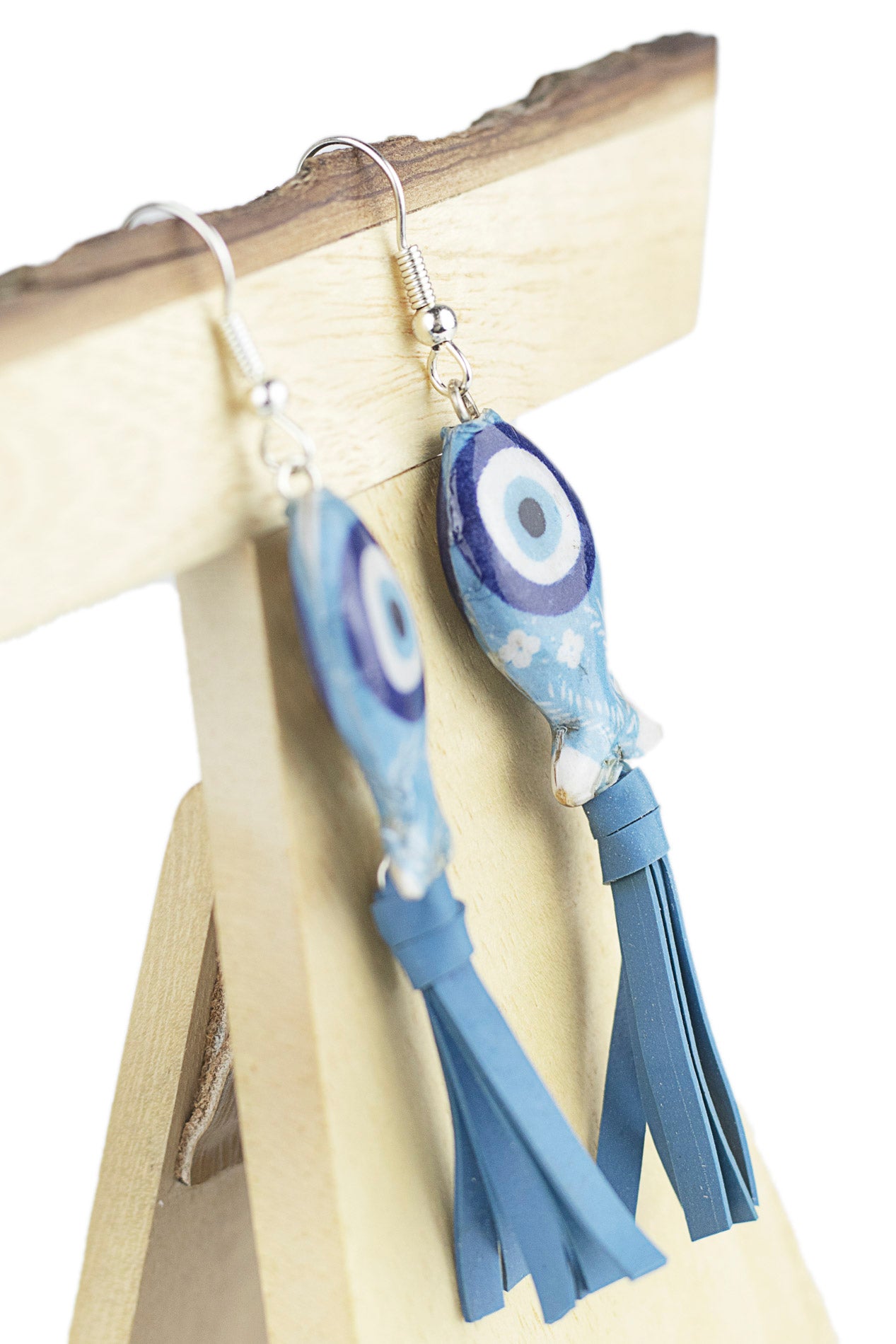 Fish earring with fringes