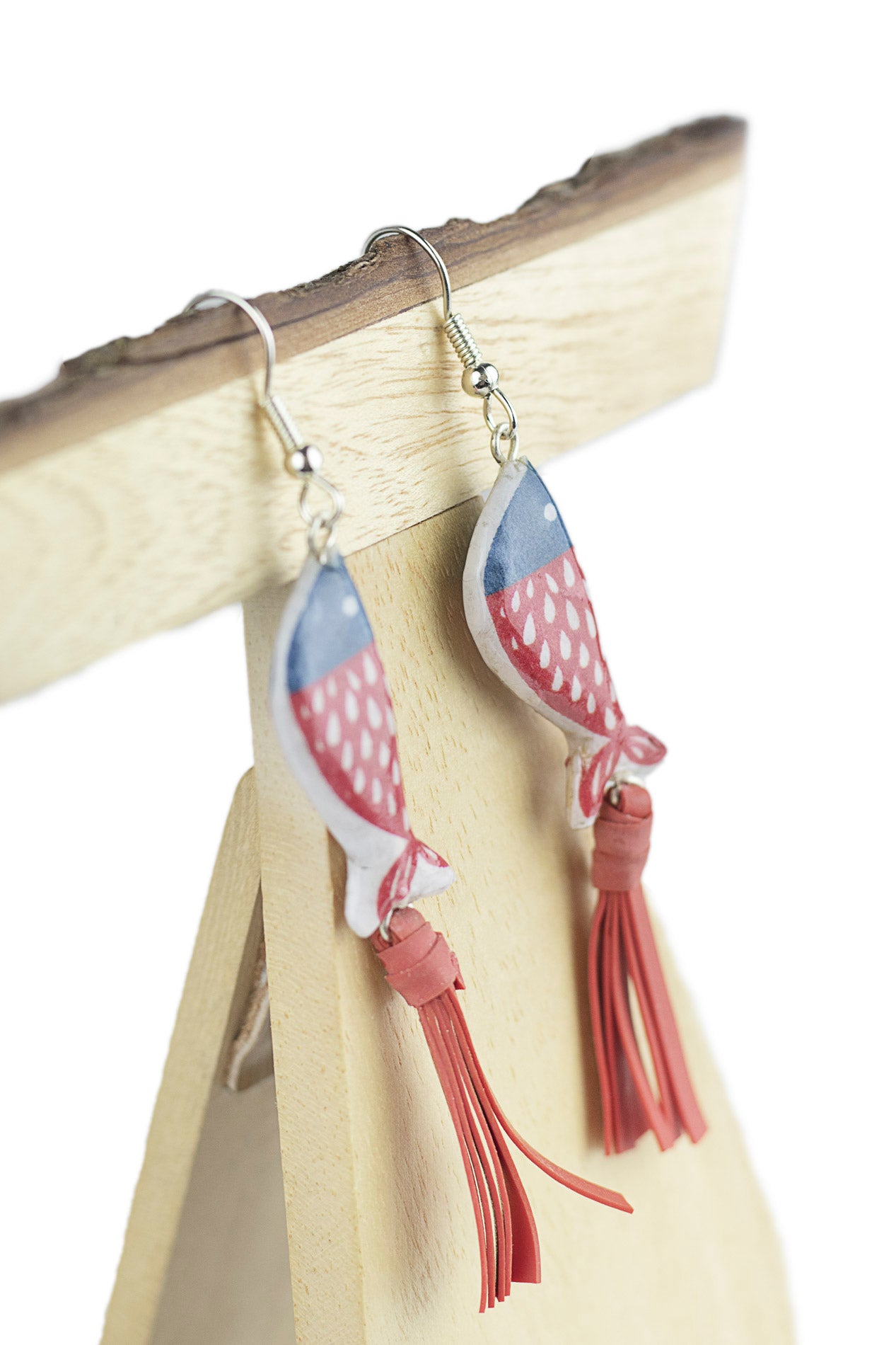 Fish earring with fringes