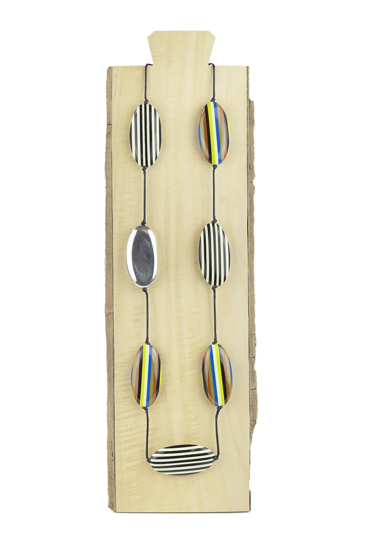 Collar con siete ovalos
