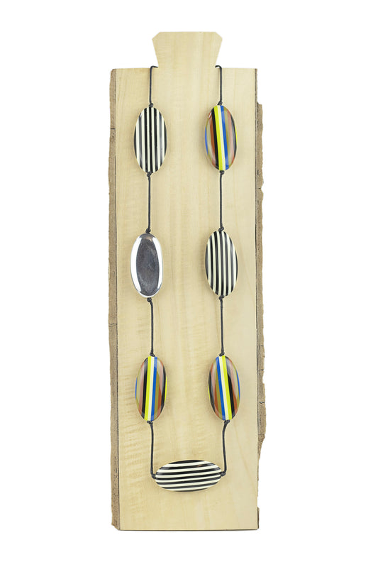 Collar con siete ovalos