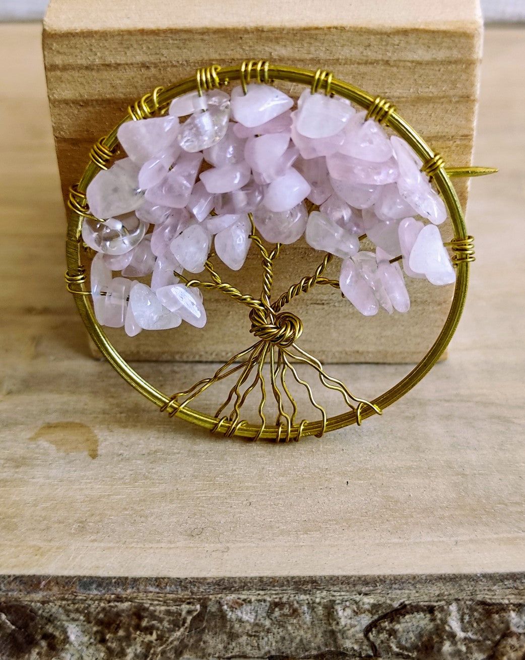 Broche pequeño con cuarzo rosa