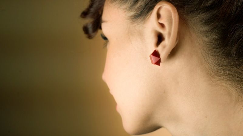 Pendientes facetados granate