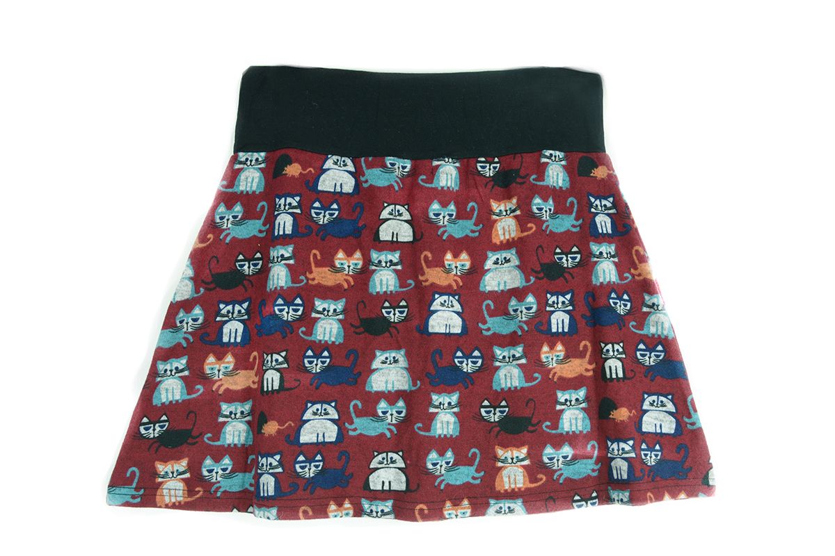 Falda mini gatos burdeos