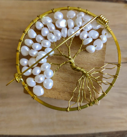 Broche pequeño con perlas