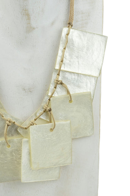 Collar con piezas de nacar