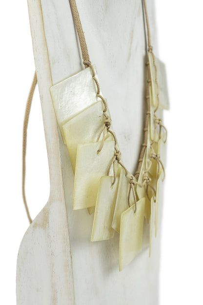 Collar con piezas de nacar