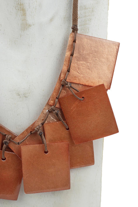 Collar con piezas de nacar