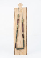 Collar de cilindros de madera