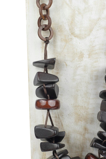 Collar con cadena de aros de madera