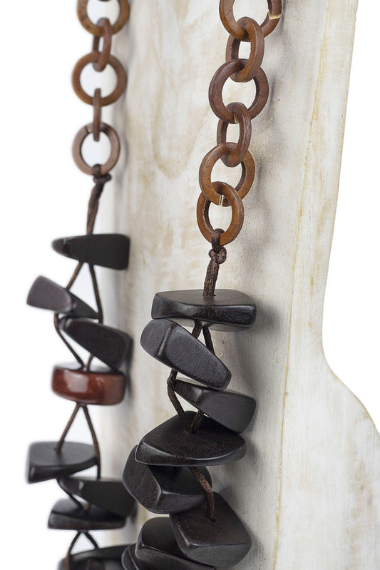 Collar con cadena de aros de madera