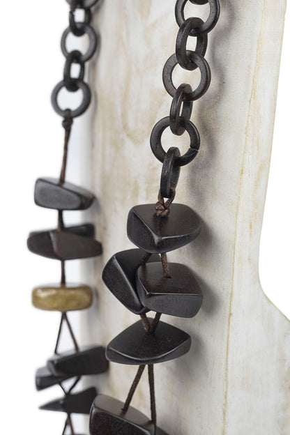 Collar con cadena de aros de madera