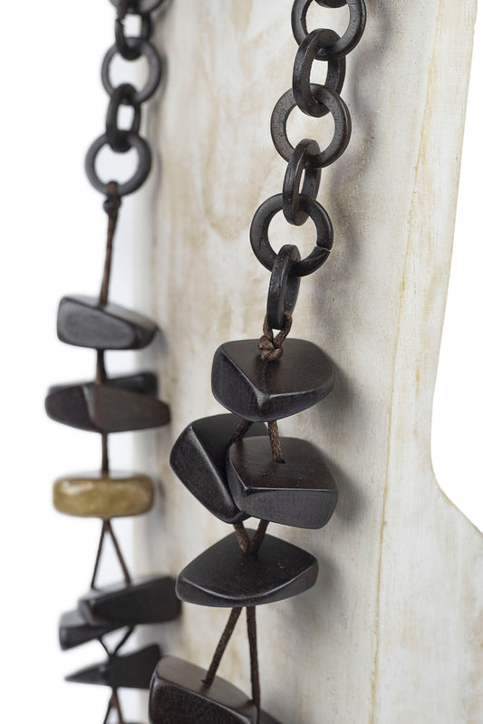 Collar con cadena de aros de madera