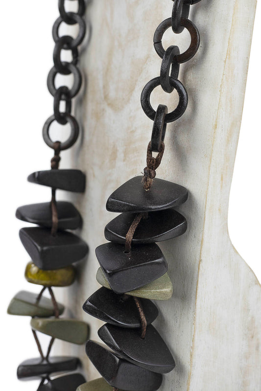 Collar con cadena de aros de madera