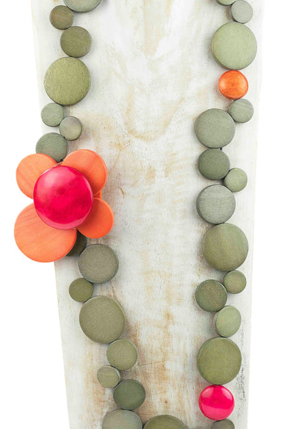 Collar pastillas y flores