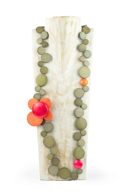 Collar pastillas y flores